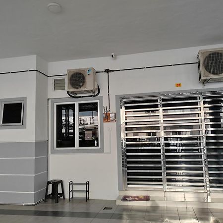 My Homestay Sitiawan - Astronaut Space House 8 Pax Εξωτερικό φωτογραφία
